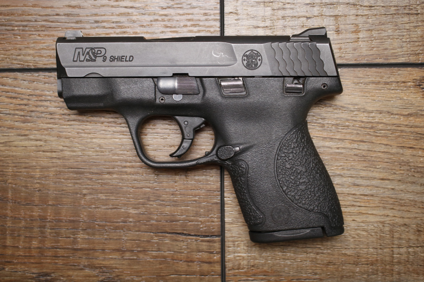 SMITH AND WESSON M&P9 Shield 9mm Police Trade-in Pistol